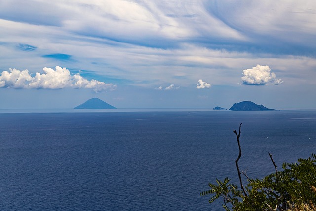   eruzione vulcano isole lipari